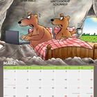Zwei Bären im Bett; einer liest 164.275.390 Spam-Mails, der andere meint, es werde nach jedem Winterschlaf schlimmer. Märzkalender.