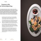 Text: "Sommerrolle mit Schwefelporling" mit Zutaten und Rezept. Links Text, rechts Teller mit Sommerrollen und Dip.