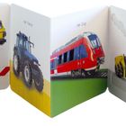 Leporello mit der Aufschrift "Erstes Lernen: Fahrzeuge" zeigt verschiedene Fahrzeuge wie Müllauto, Betonmischer und Zug.
