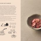 "SCHNELLE UMEZUZUKE MIT DAIKON", Rezept auf Seite 100. Links Anweisung, rechts Bild einer Schale mit rosa eingelegtem Daikon.