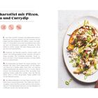 "Ofensüßkartoffel mit Pilzen, Feta und Currydip" – ein Rezept und Bild der fertigen Mahlzeit, hübsch angerichtet.