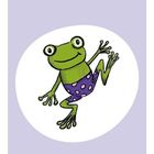 Ein fröhlicher, grüner Frosch in einer lila Hose mit pinken Punkten, lächelnd und winkend, vor lila Hintergrund.