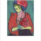 Mai/Mai.  Eine Person in roter Kleidung hält Blumen und blickt nach unten.