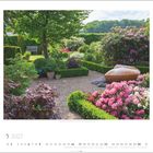 5, 2027. Prästergarten Hennes/Kouweloaïd, Gogh, Deutschland. Ein gepflegter Garten mit Bäumen, Blumen und Sitzbank.