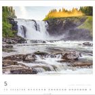 Wasserfall Tännforsen, Jämtlands län, Foto von Wolfgang Schönberg. Mai-Kalenderblatt mit Datum und Flusslandschaft.