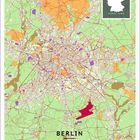 Text: "BERLIN GERMANY", "52.30°N 13.23°E", "Mai". Eine farbenfrohe Karte von Berlin mit detaillierten Straßen und Bezirken.