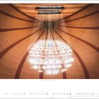 KLAUS-JACOBSEN LUTE. Kalender mit hellen Holzstreifen und Lichtmuster, unten Monatsanzeige für Mai mit Wochentagen.