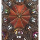 St. Gereon, Köln, Deutschland. Mai 2027 Kalender. Foto zeigt eine prachtvolle Gewölbedecke mit bunten Kirchenfenstern.