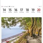 Juni Kalenderwoche, Montag 14. bis Sonntag 20., Steilküste mit Bäumen, Boote am Strand, Weissenhäuser Strand in Holstein.