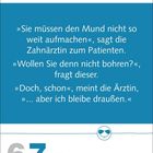 „Sie müssen den Mund nicht so weit aufmachen“, sagt die Zahnärztin zum Patienten. Humorvolle Illustration von einem Kalender.