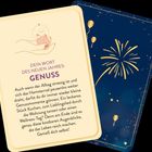 Text: "Dein Wort des neuen Jahres: Genuss". Illustration: Hand hält Kugel, Feuerwerk und Ballons im Hintergrund.