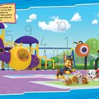 "Zeit zum Spielen! Suche die Zahlen von 1 bis 10..." ist ein Hinweis. Fröhliche Cartoon-Figuren auf einem Spielplatz.