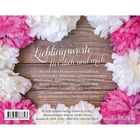 "Liebensworte für dich und mich" auf Holz, umrahmt von rosa und weißen Pfingstrosen, stilvolles Postkartenbuch.