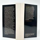 Links: Beschreibung eines Krimis über einen Totengräber, rechts: Autorinfo über Oliver Pötzsch. In der Mitte Buchschnitt.
