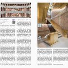 "Fondaco dei Tedeschi, Salita Fontego, FM 53646, Rem Koolhaas, 2016." Oben Galerie mit Bögen, rechts moderne Treppe mit Gold.