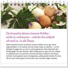 "Du brauchst deinen inneren Kritiker nicht zu verbannen – schicke ihn einfach ab und zu in die Pause."  
Hintergrund: gefärbte Eier und Blumen.