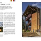 "Edificio de Aulas D" zeigt Integration von Architektur in Topografie und Traditionen. © Hinweis ignoriert. Gebäude mit Holzstruktur.