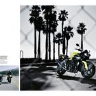 Texte beschreiben BMW K 1200 R, 2005, dynamisch und maskulin. Szene mit Motorrad vor Palmen und ein Auto auf Straße.