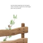 Text: "Auch der kleine Vogel lässt sich nicht gerne sehen. Er fürchtet, es geht ihm an den Kragen, wenn man ihn erwischt." Illustration: Ein Vogel sitzt auf einem Ast, der durch einen Holzzaun wächst.