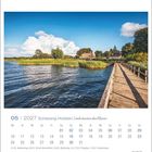 05 | 2027 Schleswig-Holstein Land zwischen den Meeren. Kalender mit Seelandschaft, Steg, Reetdachhaus und Wolken.