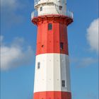 Kalender für Mai 2027. Feiertage: Maifeiertag (1.5.), Christi Himmelfahrt (6.5.). Illustration des Borkum-Leuchtturms.