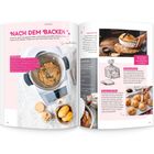 Texte: "NACH DEM BACKEN", "Vom Vortag", "Anschneiden", "Aufbewahren", "Richtig einfrieren", "Knusprig aufbacken".

Links ein Mixer mit Brotkrumen, rechts ein Laib Brot und Brötchen auf einem Tisch.