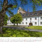 Mai 2027 Kalender, Texte: „Haus Altenberg“, „1466 Antonis“. Vor einem alten Gebäude stehen grüne Bäume.
