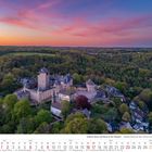 Schloss Burg und Burg an der Wupper. Kalender für Mai 2027, mit grüner Landschaft, Wald und Abendhimmel im Hintergrund.