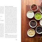 Text beschreibt Reisarten in Thailand: Jasminreis, Klebreis, weißer Reis und Naturreis. Daneben Reis in sieben Schalen.