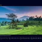 05. Mai. Kalenderbild mit Reisterrassen, Palmen und einem Berg bei Sonnenuntergang. Darunter Kalendertage.