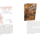 "Klavierkonzerte im Grand Hotel" in roter Schrift. Links Zeichnung des Hotels, rechts Bild der opulenten Lobby.