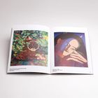 Links "Growing Circle", 2023. Rechts "Meini Moon", 2024. Beide Gemälde zeigen abstrakte menschliche Figuren.