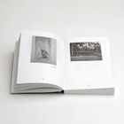 Seite 188: "Schwarz Bleibt" und "Saalbau, 2022," auf Seite 189 ein Schwarz-Weiß-Foto einer Waldlandschaft mit Gebäude.