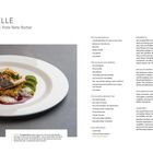 Seeforelle, Bouillon-Gemüse, Rote-Bete-Butter. Zutatenliste für Seeforelle, Bouillon-Gemüse, Rote-Bete-Butter. Teller mit Fisch.