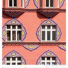 15 Mo, 16 Di, 17 Mi, Buß- und Bettag, 18 Do, 19 Fr, 20 Sa, 21 So, Totensonntag, 46. Woche 2027, NOVEMBER. Hausfassade mit geometrischen Mustern.