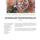 "Schneller Thunfischsalat, einfach." Oben eine Schüssel mit Thunfischsalat, daneben Petersilie auf einem Holzbrett.