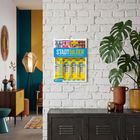 „STADTBILDER“ und „Die vielfältigen Gesichter der Architektur“. Kalender an weißer Ziegelwand, Pflanzen und Vasen daneben.