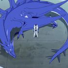 Ein blauer Drache liegt kreisförmig um eine Person in weißer Kleidung; Anime-Illustration.