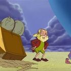 Eine Illustration zeigt eine ältere, cartoonhafte Figur mit Bart, die neben großen Kisten und Säcken steht. Der Himmel ist bewölkt.