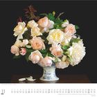 November, Montag bis Sonntag, Blumenarrangement mit hellen Rosen in einer blauen Vase, schwarze Umgebung.