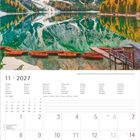 11 · 2027, Kalender. Monatstage unten. Oben: See mit Bergen, Herbstbäume, Boote, ruhiges Wasser.
