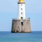 II, Mo 1-8, Di 2-9, Mi 3-10, Do 4-11, Fr 5-12, Sa 6-13, So 7-14; Leuchtturm auf kreisförmigem Fundament im Meer.