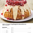 "Safran-Orangen-Gugelhupf mit Johannisbeeren". September Kalenderblatt, Gugelhupf mit Beeren und Glasur.