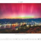 11 • 2027. Außergewöhnlich: Leuchtend rote Polarlichter über dem oberen Comer See. Oberer Comer See, Lombardei, Italien. Kalenderblatt.