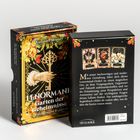 Vorderseite: "Lenormand Garten der Geheimnisse". Rückseite: Beschreibung eines Lenormand-Orakels. Blumenverzierungen.