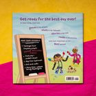 „Get ready for the best day ever! Nani Camp Schedule: Scavenger hunt, Water Balloon Fight.“ Zwei fröhliche Figuren tanzen.