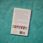 Titel: "Get lost in the world of dinosaurs!"
Beschreibung eines Kapitels von Lolas Schulabenteuern. Enthält Miniaturen von Buchcovern.