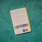 "Can Lola do it all?" Beschreibung ihrer vielen Aktivitäten und der Notwendigkeit von Pausen. Unten sind Buchcover abgebildet.