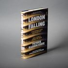 "LONDON FALLING" steht auf dem Buchrücken, darunter "PATRICK RADDEN KEEFE" und "PICADOR". Der Einband hat ein geometrisches Muster.