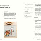 "Sweet Potato Gnocchi" Rezept mit Zutaten und Anleitung. Bild zeigt Gnocchi auf einem Teller mit Besteck und einem Glas Wasser.